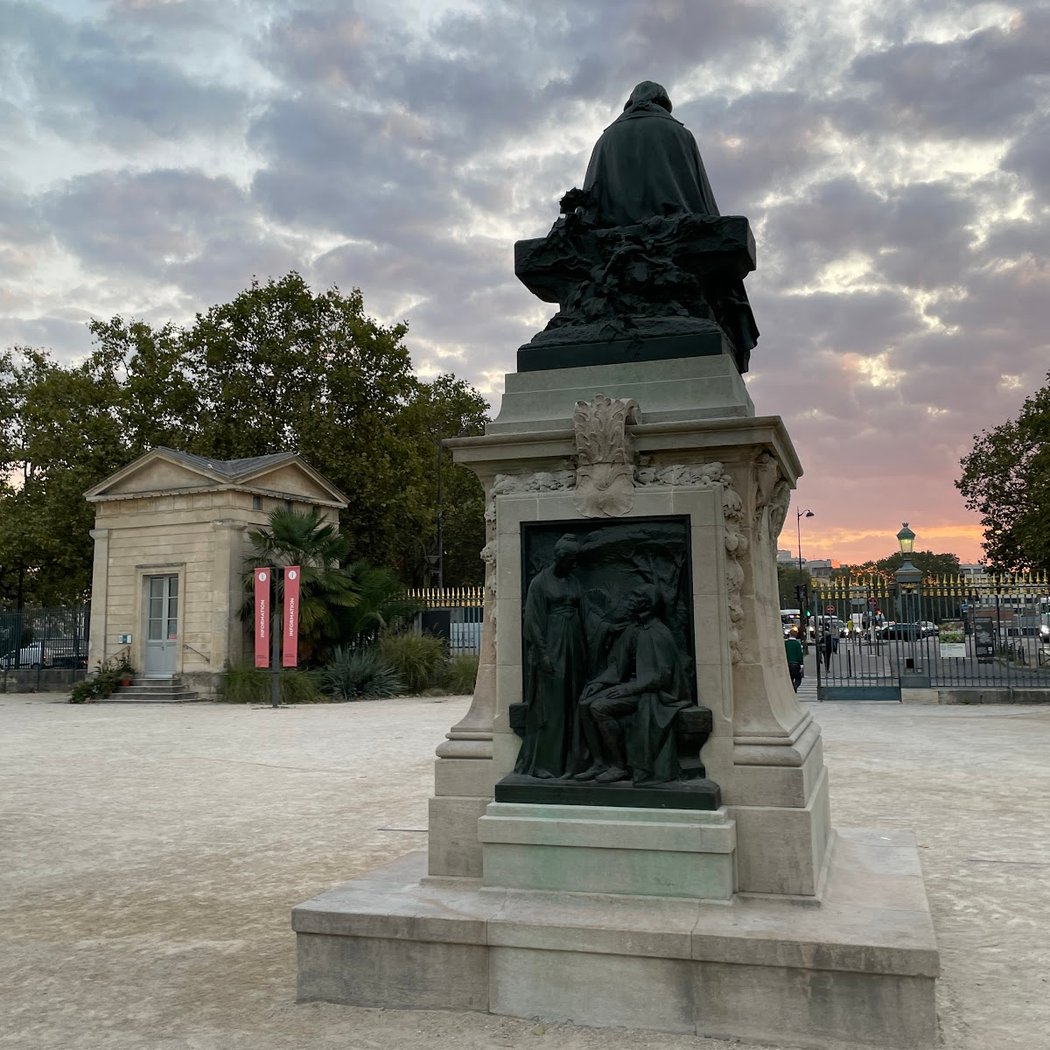 Lamarck statue 2
